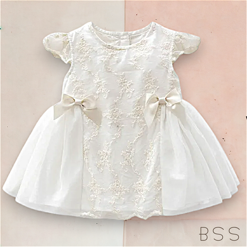 Vestido Infantil com Laços Rendas e Touca