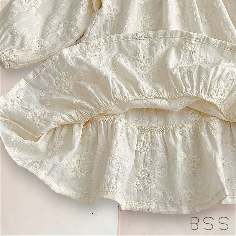 Vestido Infantil Minimalista Rendado