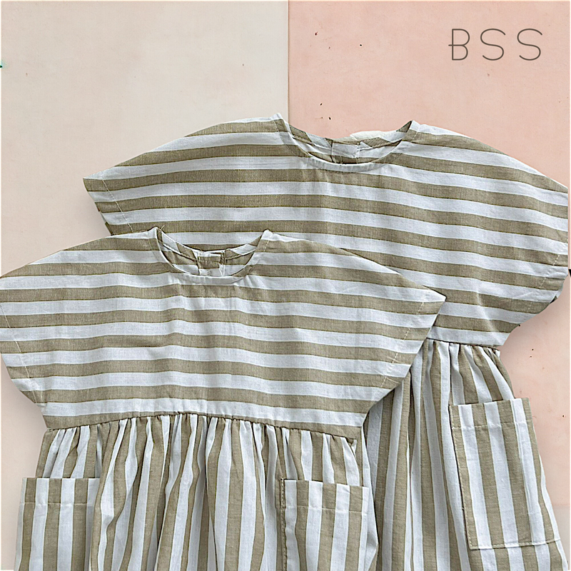 Vestido Infantil Minimalista Listras com Bolsos