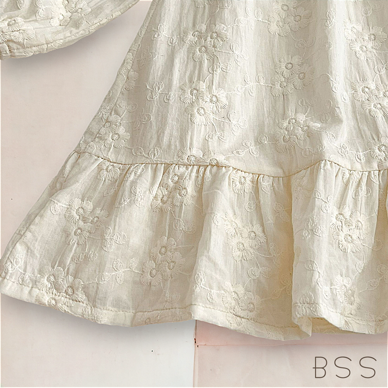Vestido Infantil Minimalista Rendado
