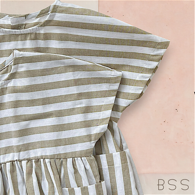 Vestido Infantil Minimalista Listras com Bolsos