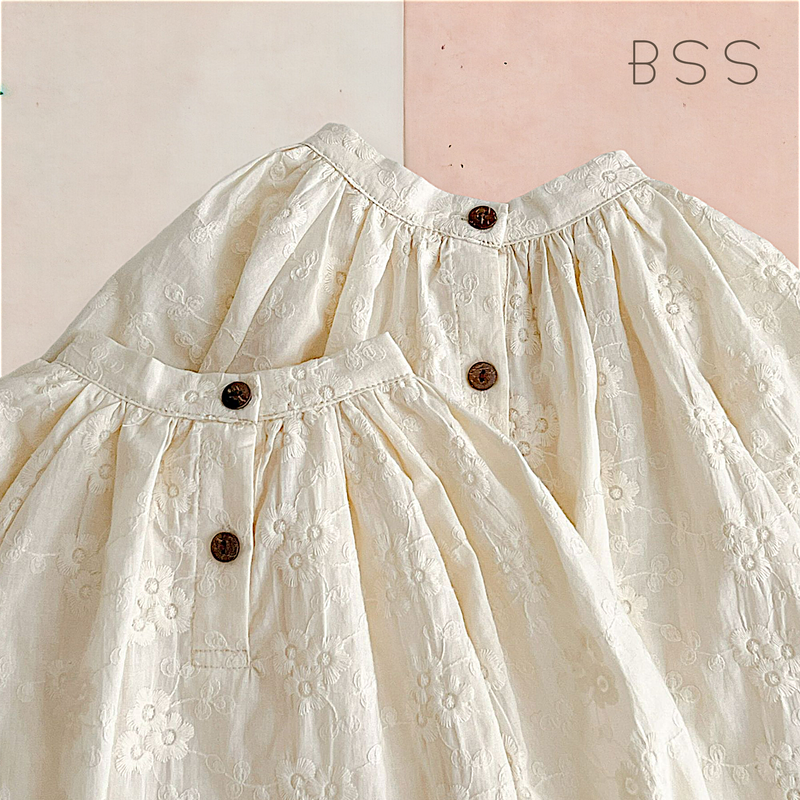Vestido Infantil Minimalista Rendado