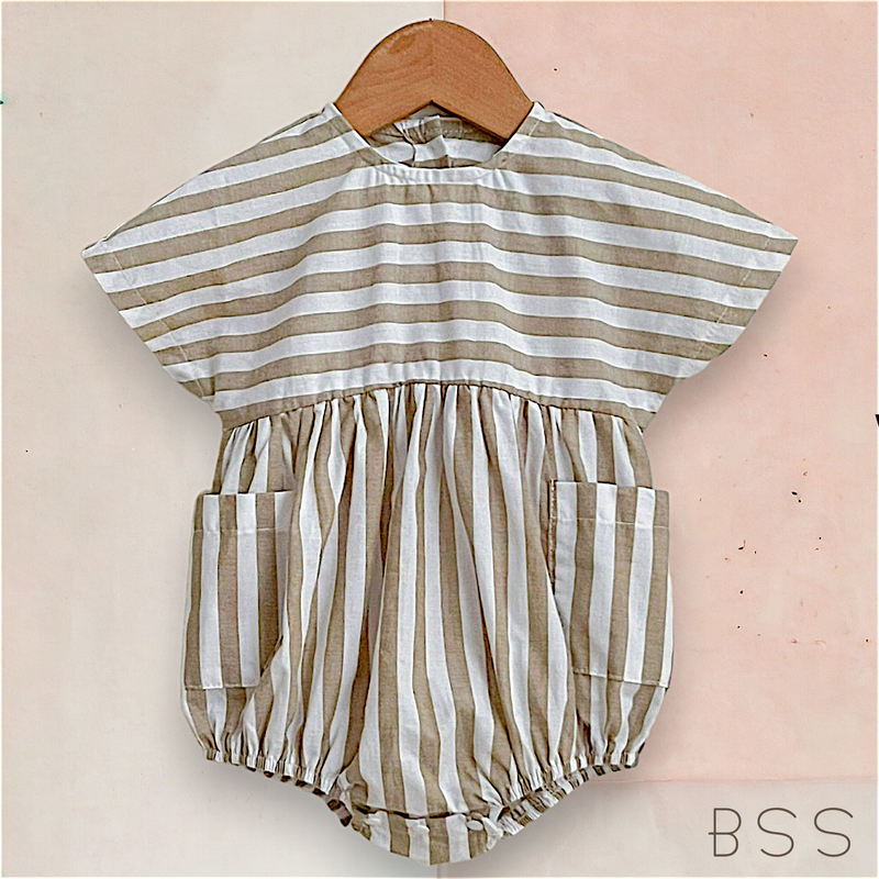 Romper Minimalista Listras com Bolsos
