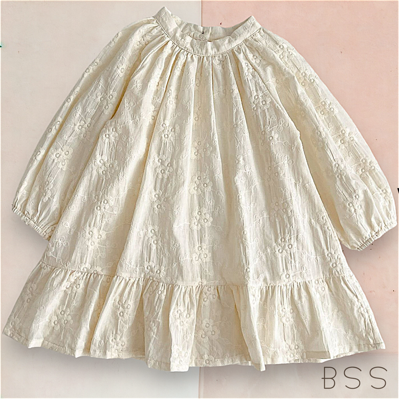 Vestido Infantil Minimalista Rendado