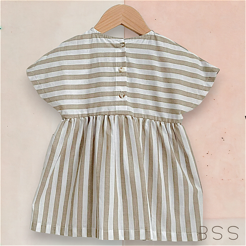 Vestido Infantil Minimalista Listras com Bolsos