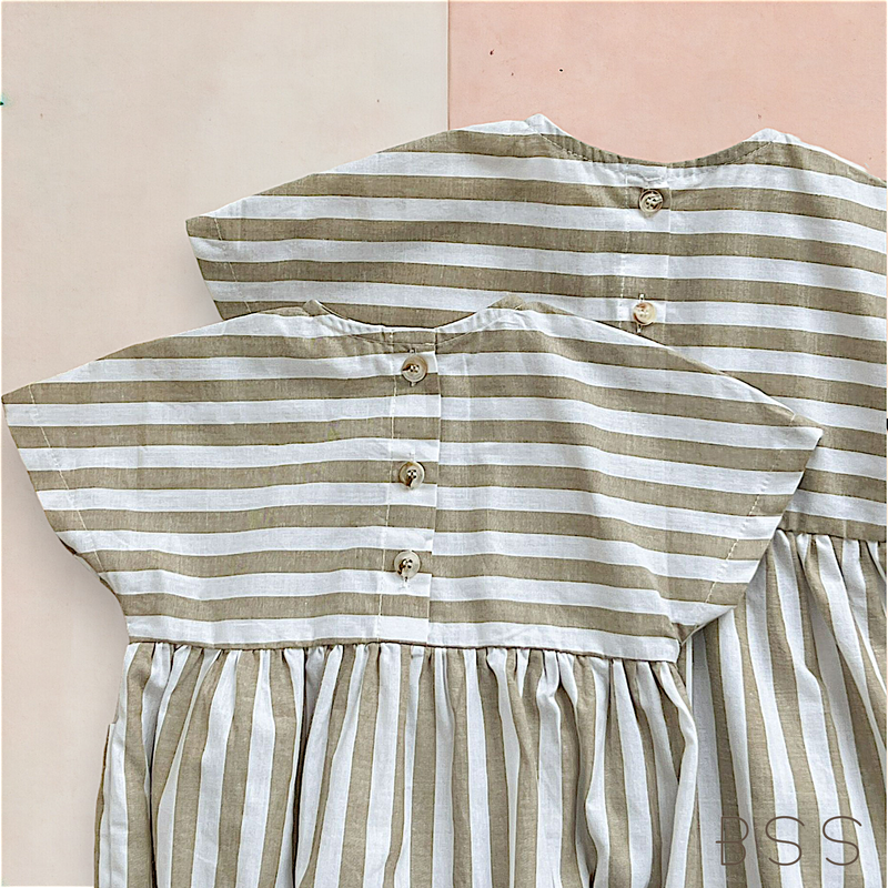 Vestido Infantil Minimalista Listras com Bolsos