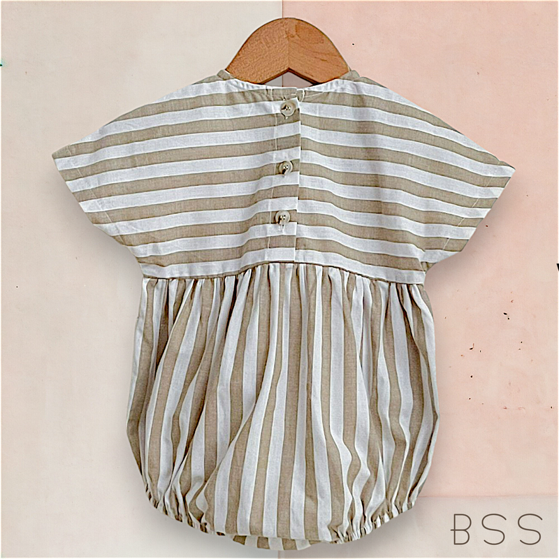 Romper Minimalista Listras com Bolsos