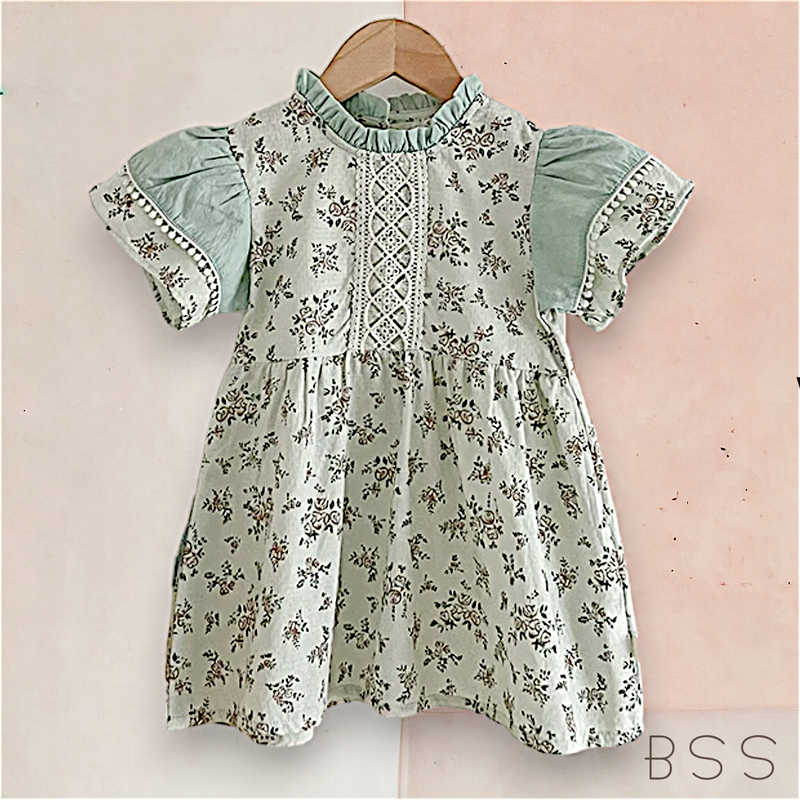 Vestido Infantil Floral Plissado com Rendas