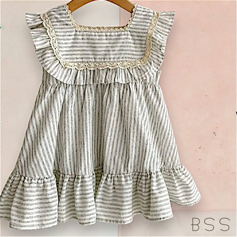 Vestido Infantil Minimalista Listrado Bico Bordado