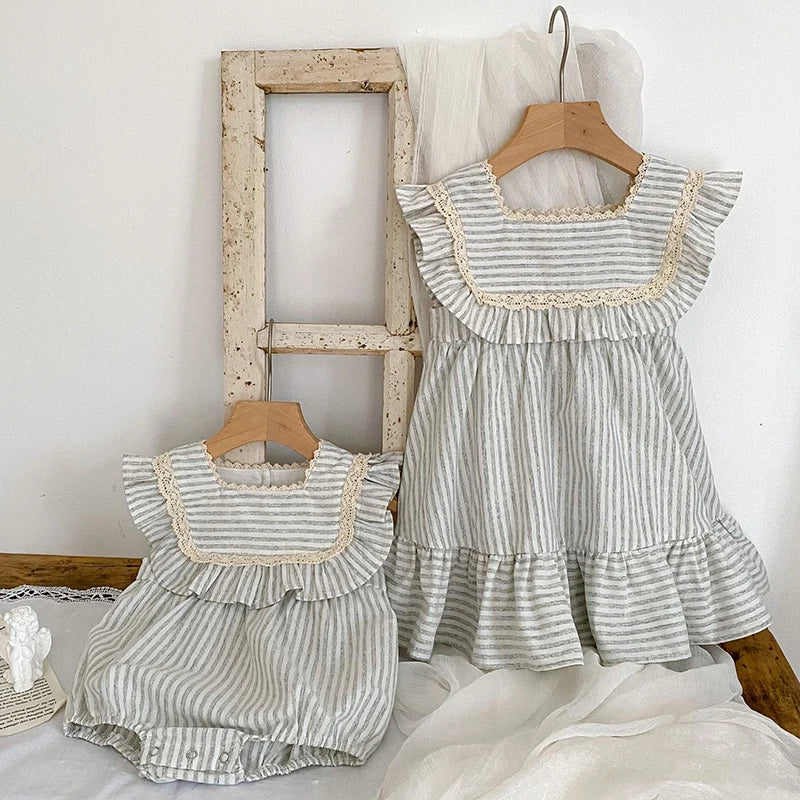 Romper Minimalista Listrado Bico Bordado