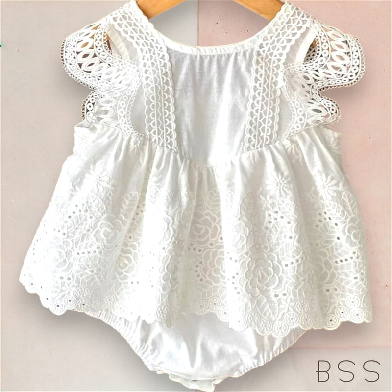 Romper Verão Rendas e Bico Bordado Branco