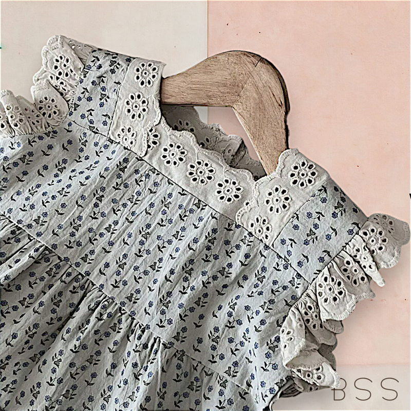 Conjunto Infantil Floral com Bico Bordado
