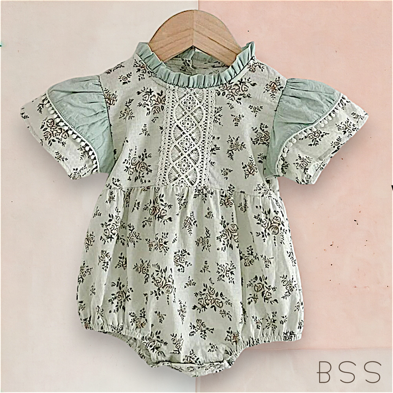 Romper Floral Plissado com Rendas