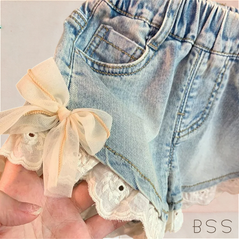 Short Jeans Infantil Verão com Laços e Bico Bordado