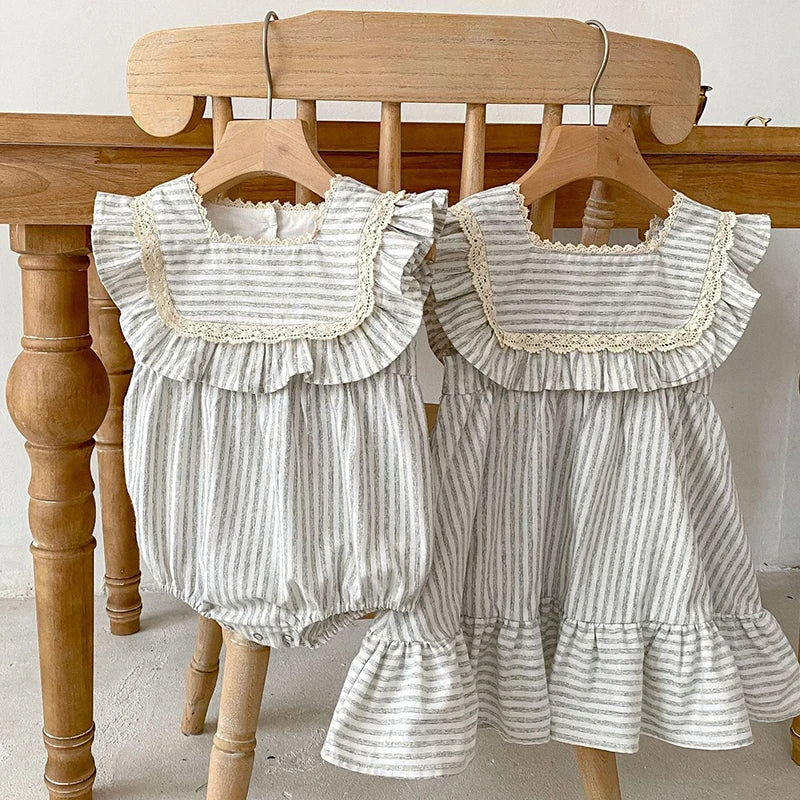 Romper Minimalista Listrado Bico Bordado