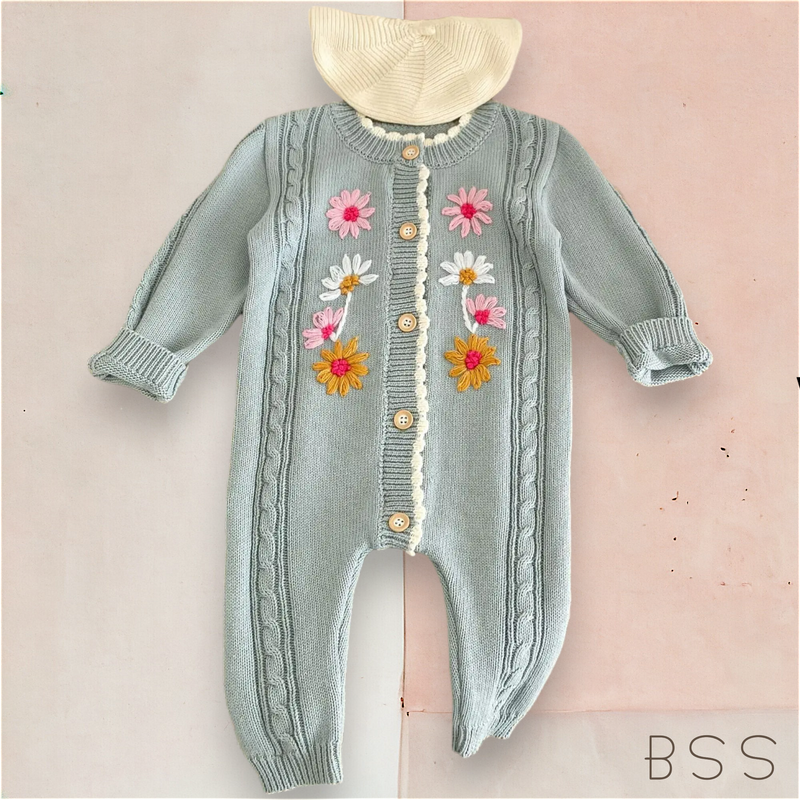 Macacão Tricot Inverno Floral Bordado
