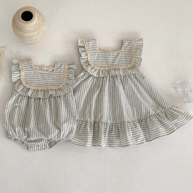 Romper Minimalista Listrado Bico Bordado