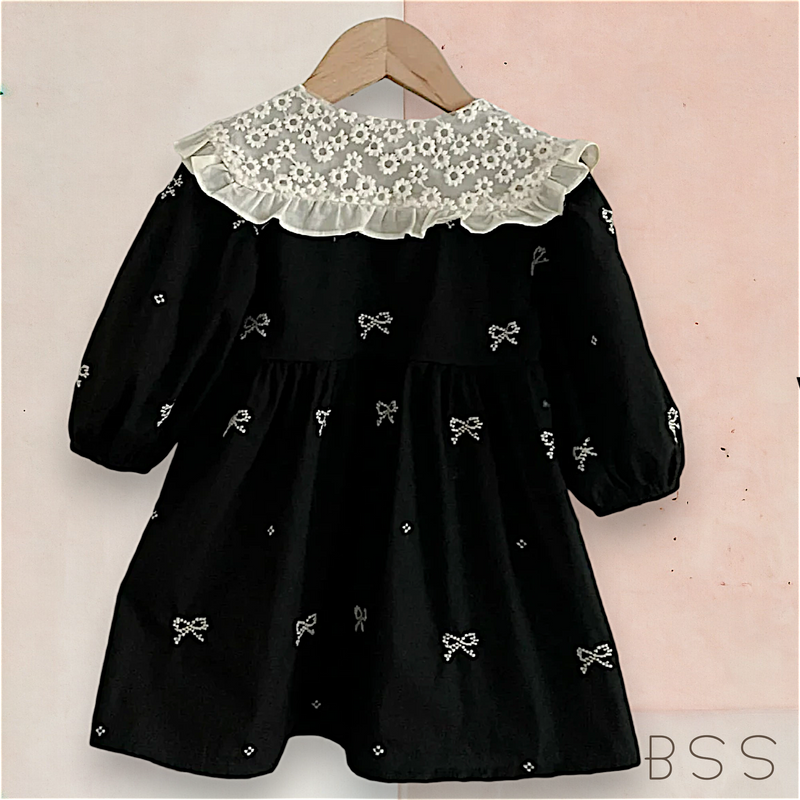 Vestido Infantil Bordado com Pala Rendada