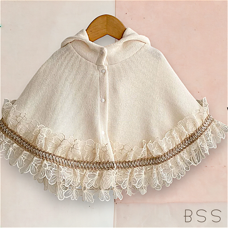 Poncho Infantil com Babado e Renda