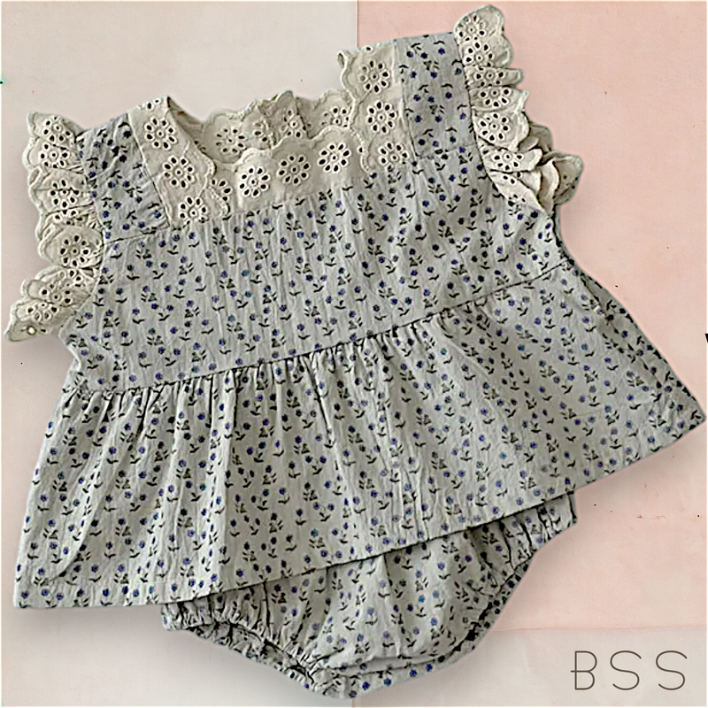 Conjunto Infantil Floral com Bico Bordado