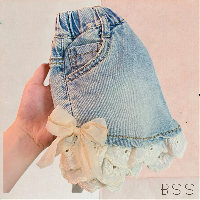 Short Jeans Infantil Verão com Laços e Bico Bordado