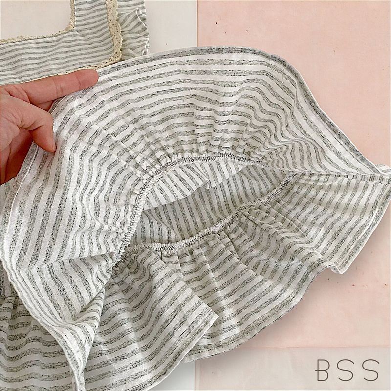 Vestido Infantil Minimalista Listrado Bico Bordado