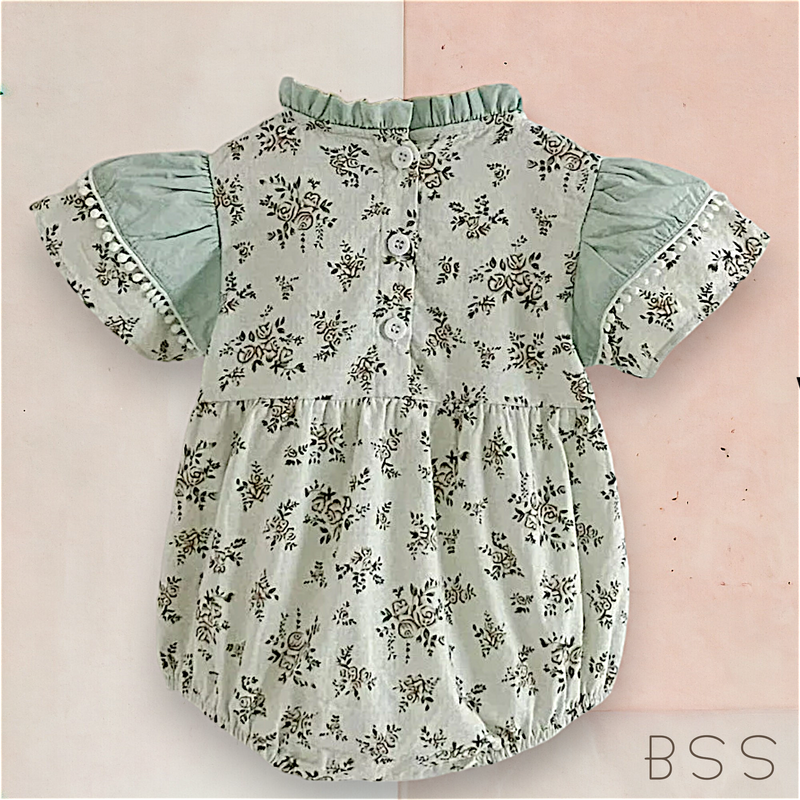 Romper Floral Plissado com Rendas