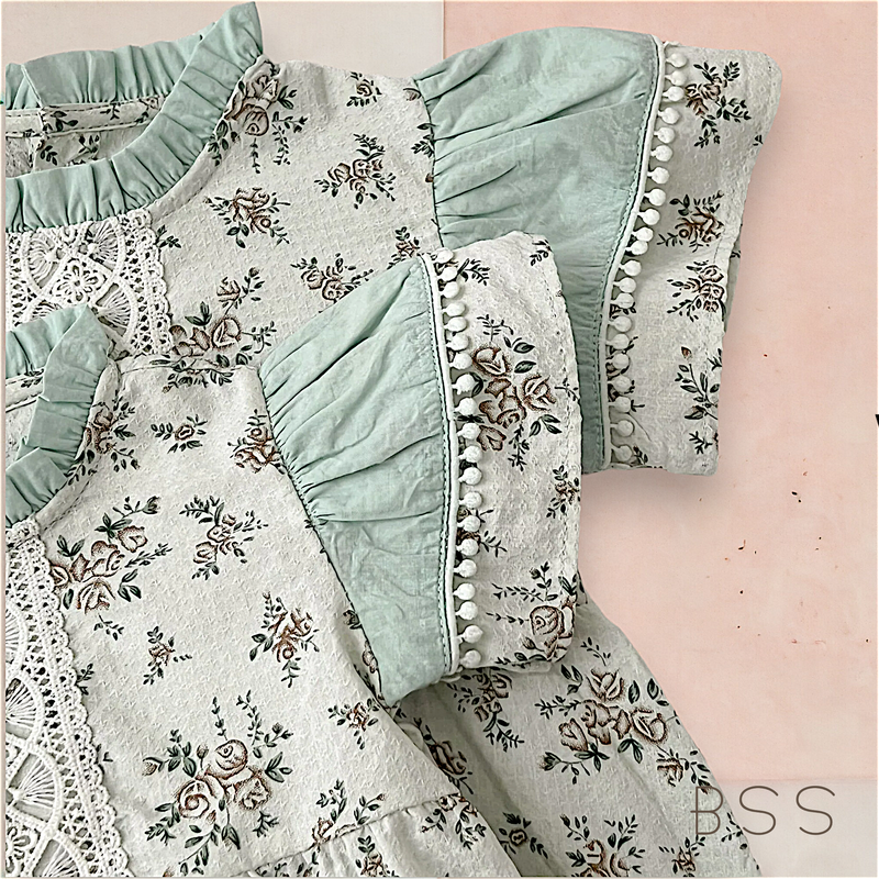 Vestido Infantil Floral Plissado com Rendas