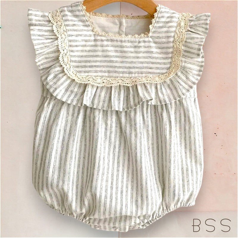 Romper Minimalista Listrado Bico Bordado