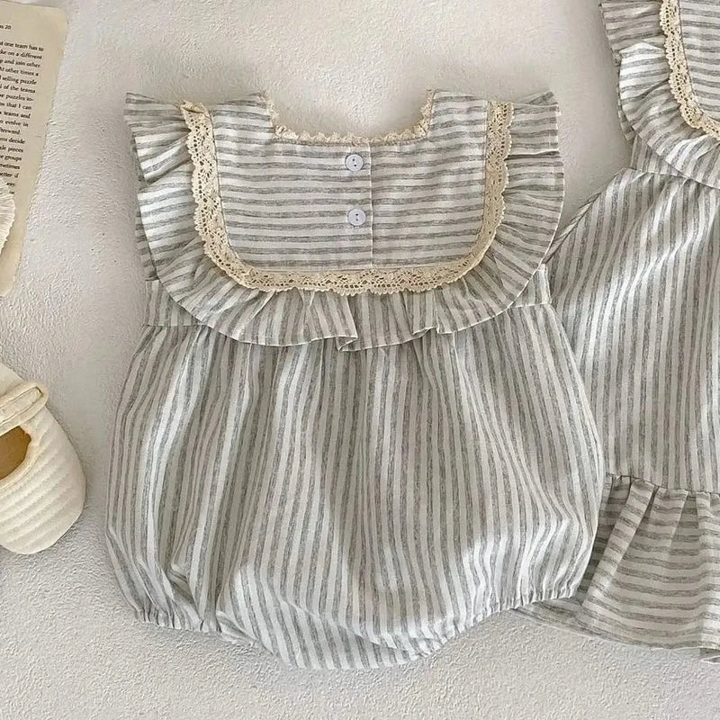 Romper Minimalista Listrado Bico Bordado